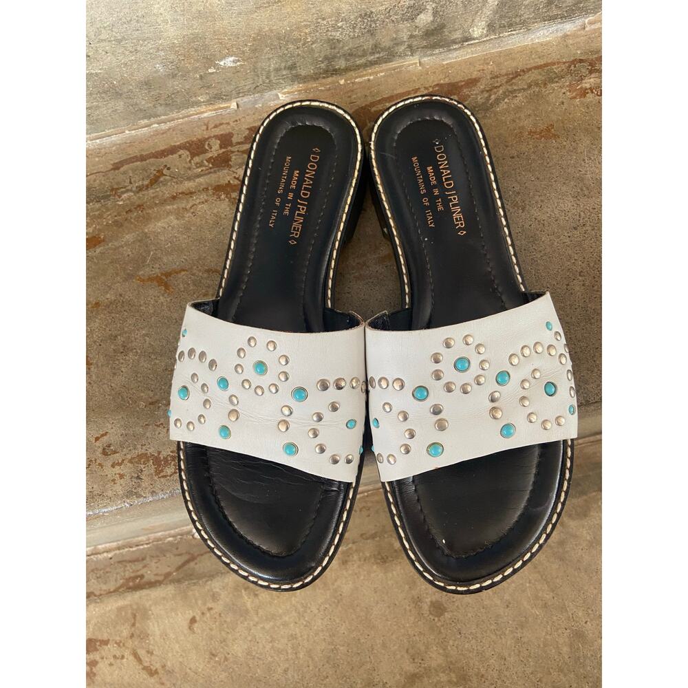 Donald J Pliner white leather single strap flat slide sandal w/ stud detail - Picture 4 of 9